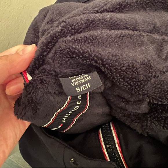 Navy Tommy Hilfiger Coat Winter Condition Excellent - Picture 3 of 3